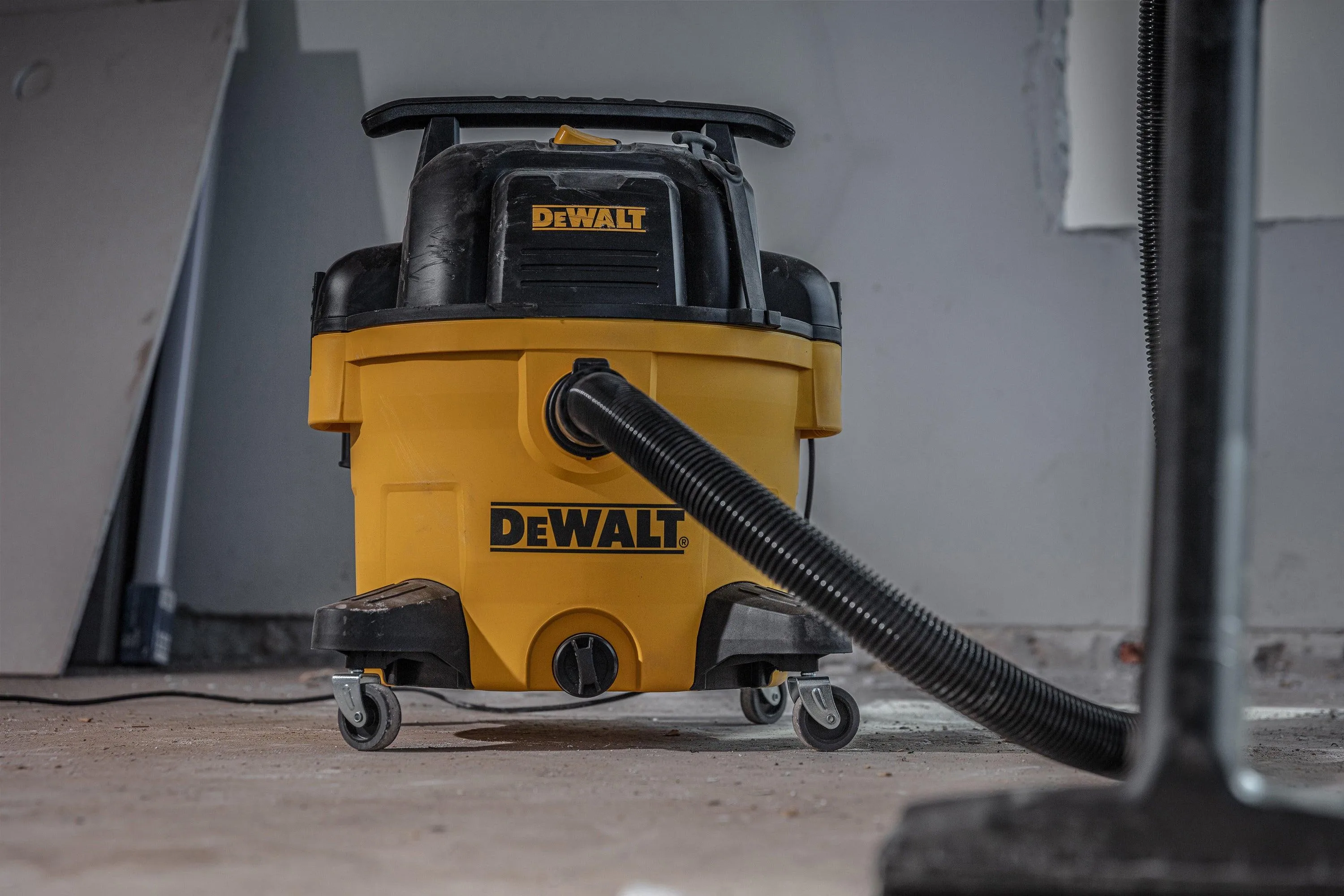 DeWalt 9 Gallon Wet/Dry Heavy-Duty Shop Vacuum