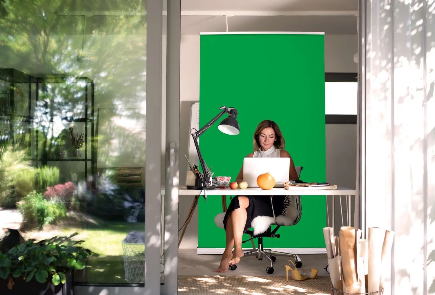 4' Retractor Green Screen Kit view 3