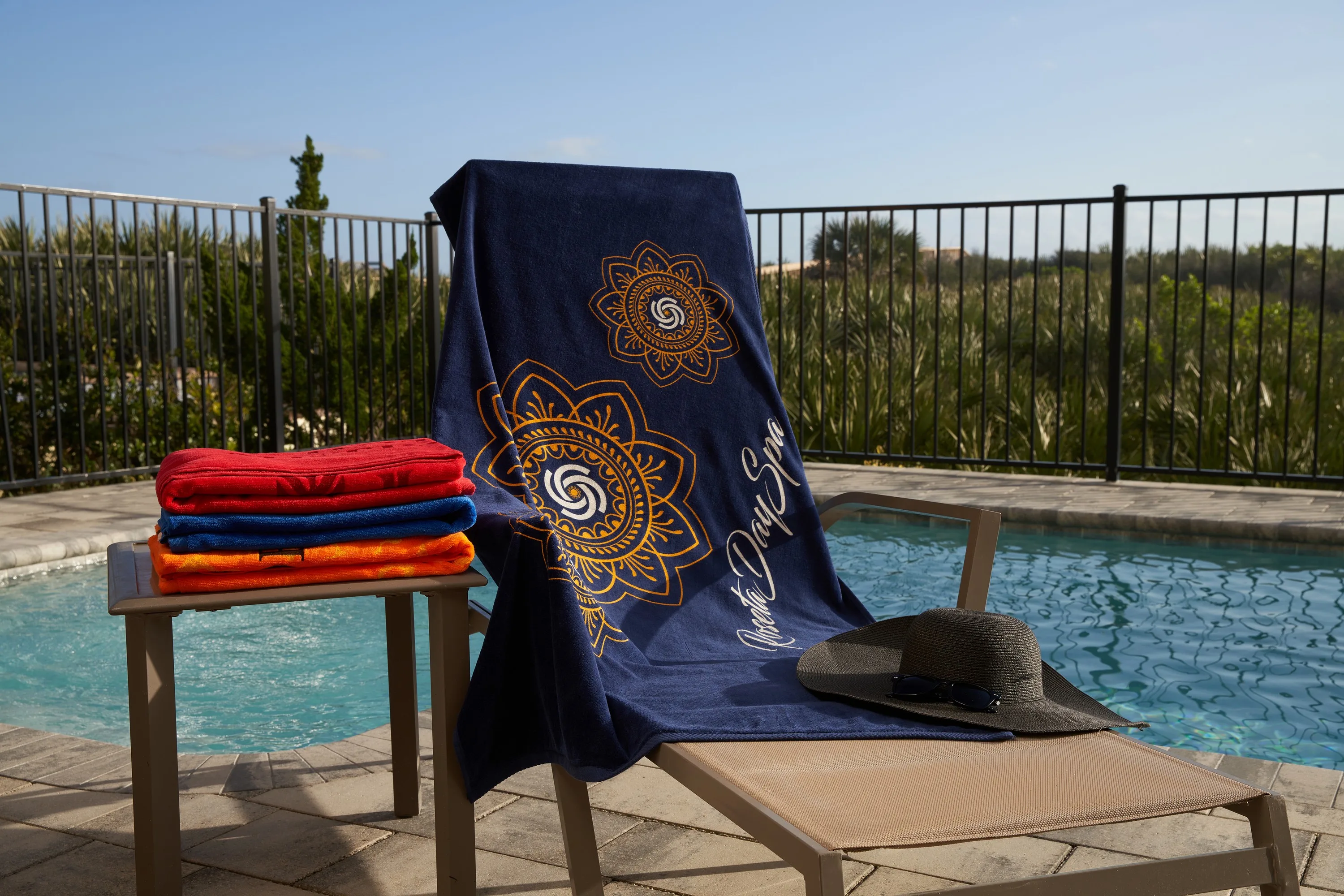 MaxxColor Deluxe Beach Towel ( 35" x 60" )
