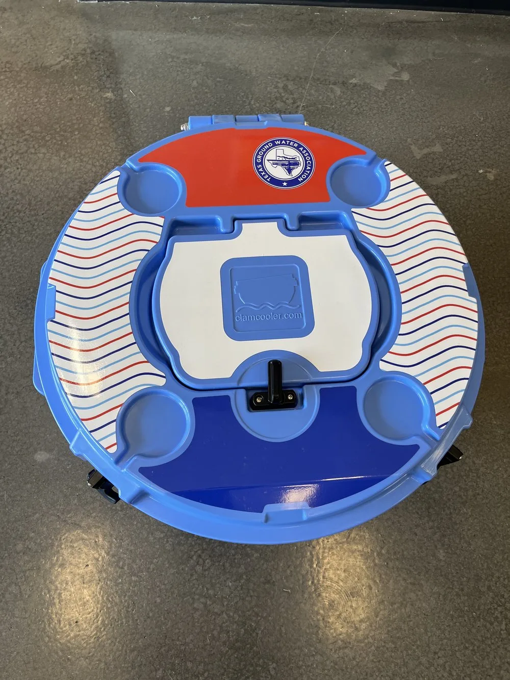 Clam Cooler - Blue view 2
