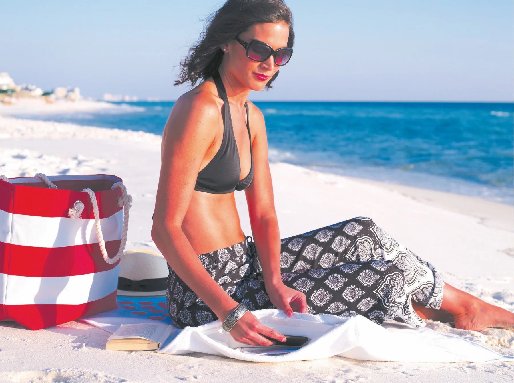 Kangaroo Hidden Pocket Beach Towel™