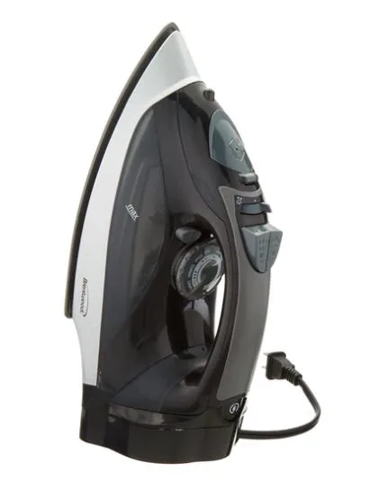 Steam Iron w/Retractable Cord