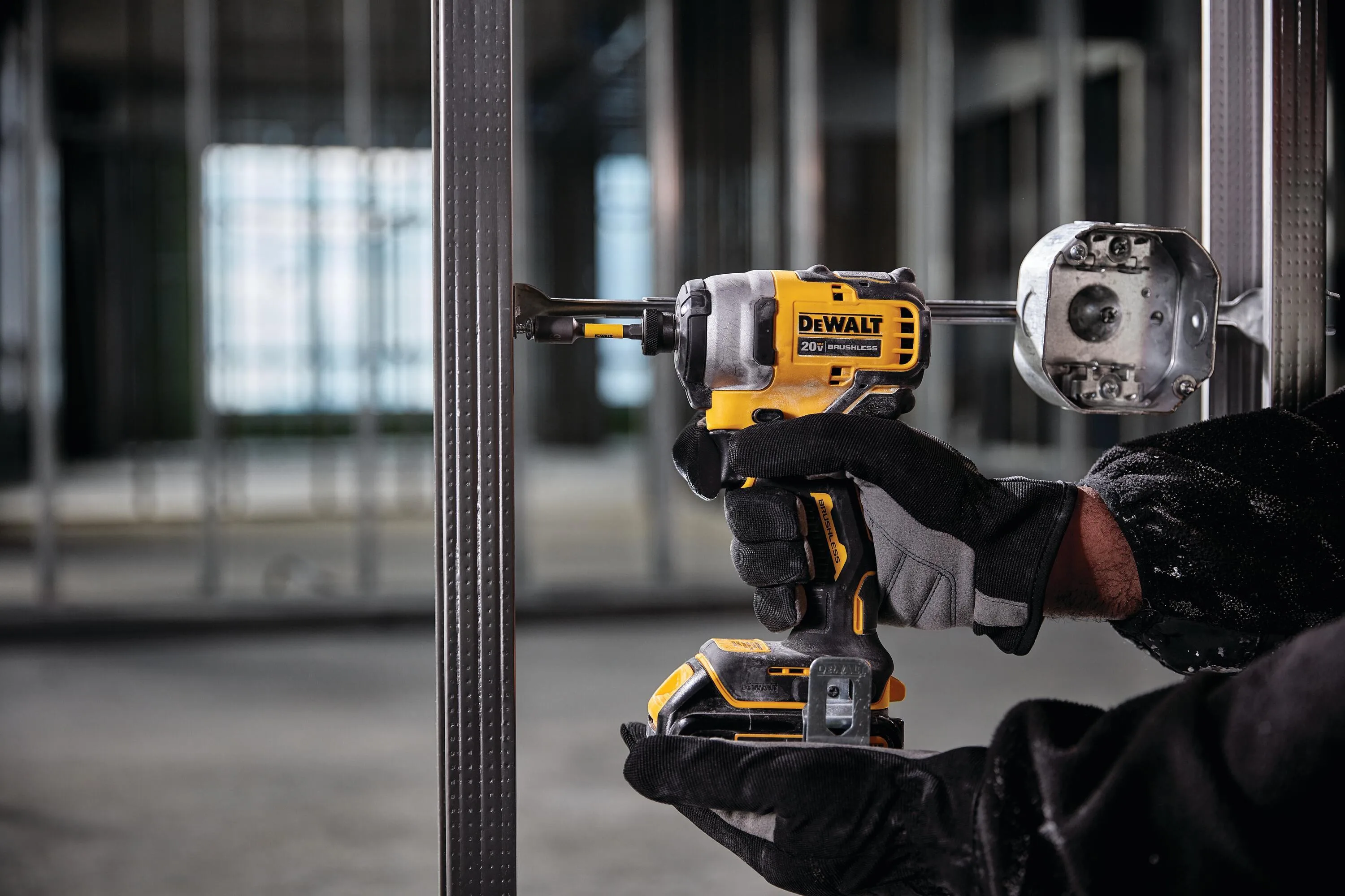 DeWalt Atomic 20V Max Brushless Compact 1/4" Impact Driver Kit