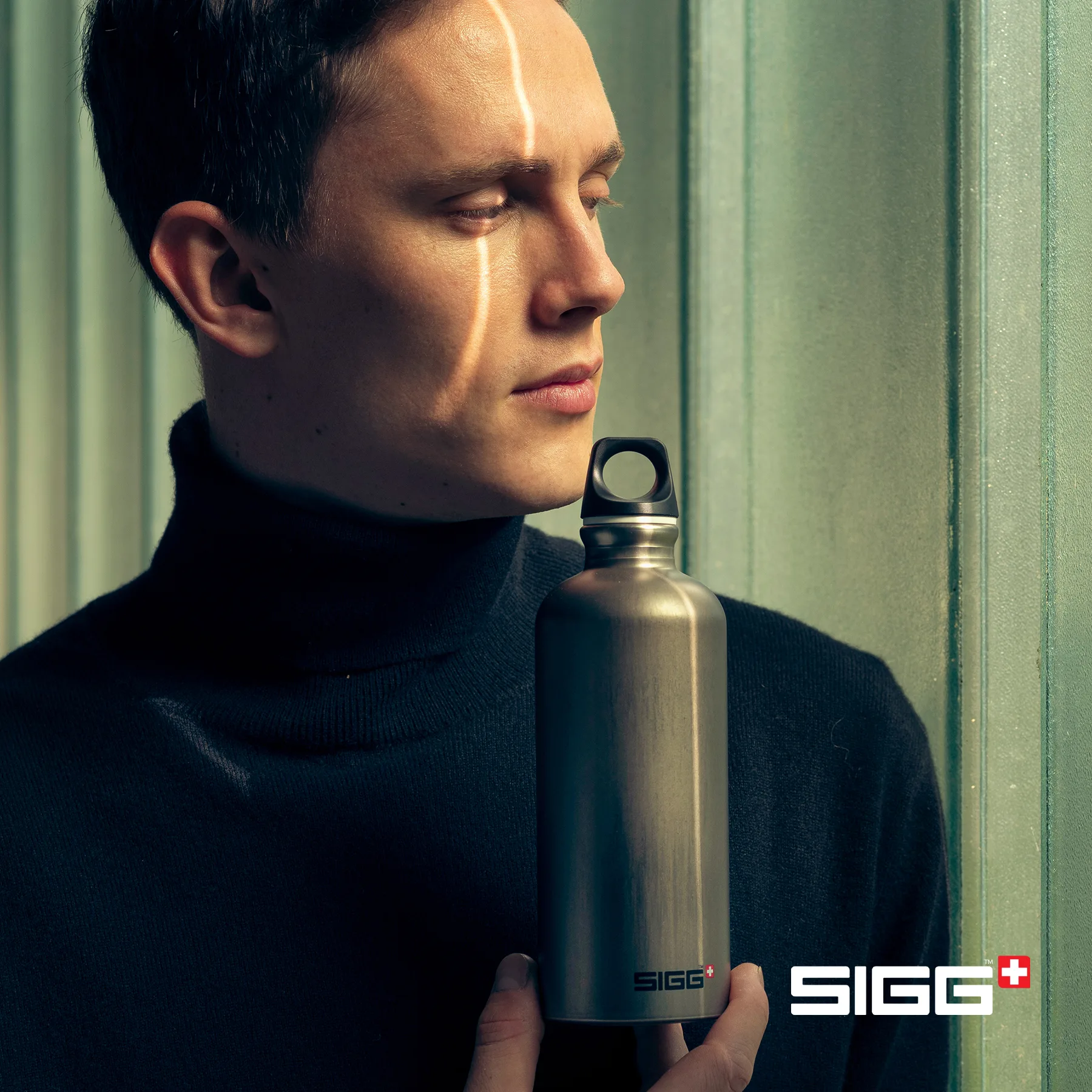 SIGG™ Classic Traveller Bottle - 14oz/20oz/34oz view 5