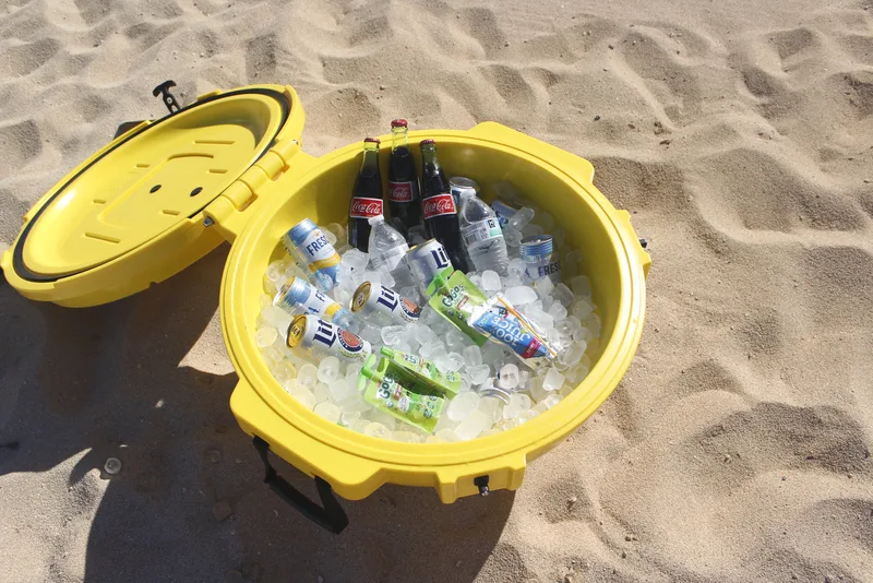 Clam Cooler - Yellow view 3