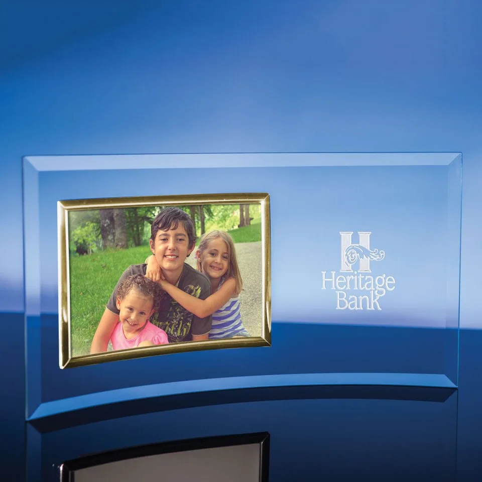 Horizontal Picture Frame w/Gold Trim (4" x 6")