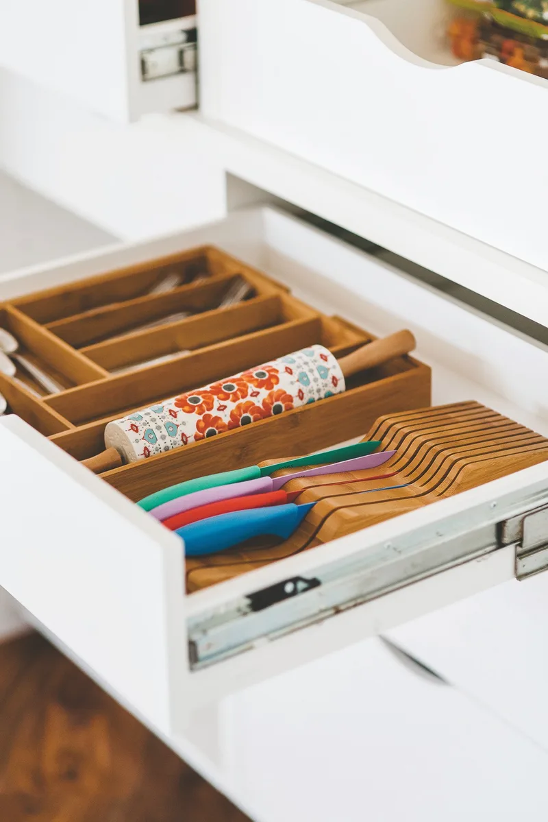 Expandable 8-Compartment Drawer Organizer view 2