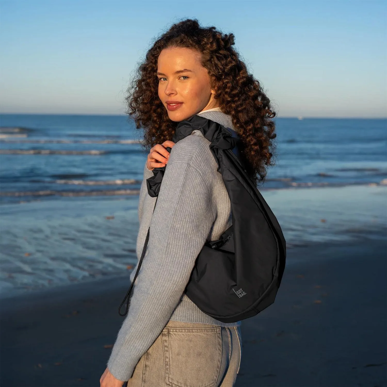 GOT BAG® Moon Bag Ruffle – GOTS Certified Ocean Plastic Crossbody Bag view 4