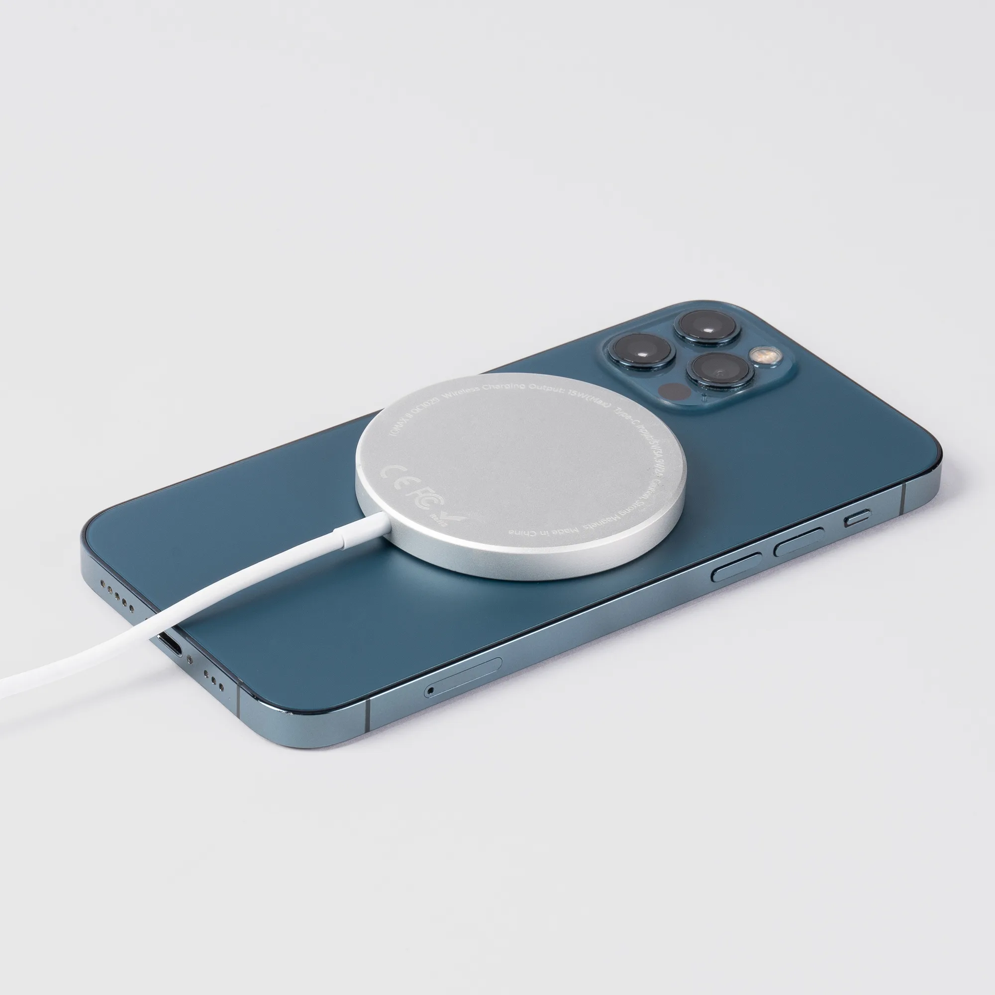 MagPad Magnetic Wireless Charger view 4
