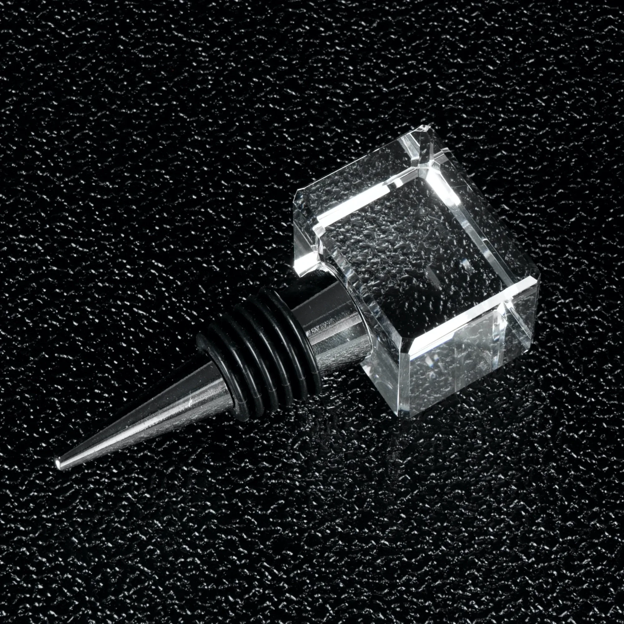 Camilla Wine Stopper view 3