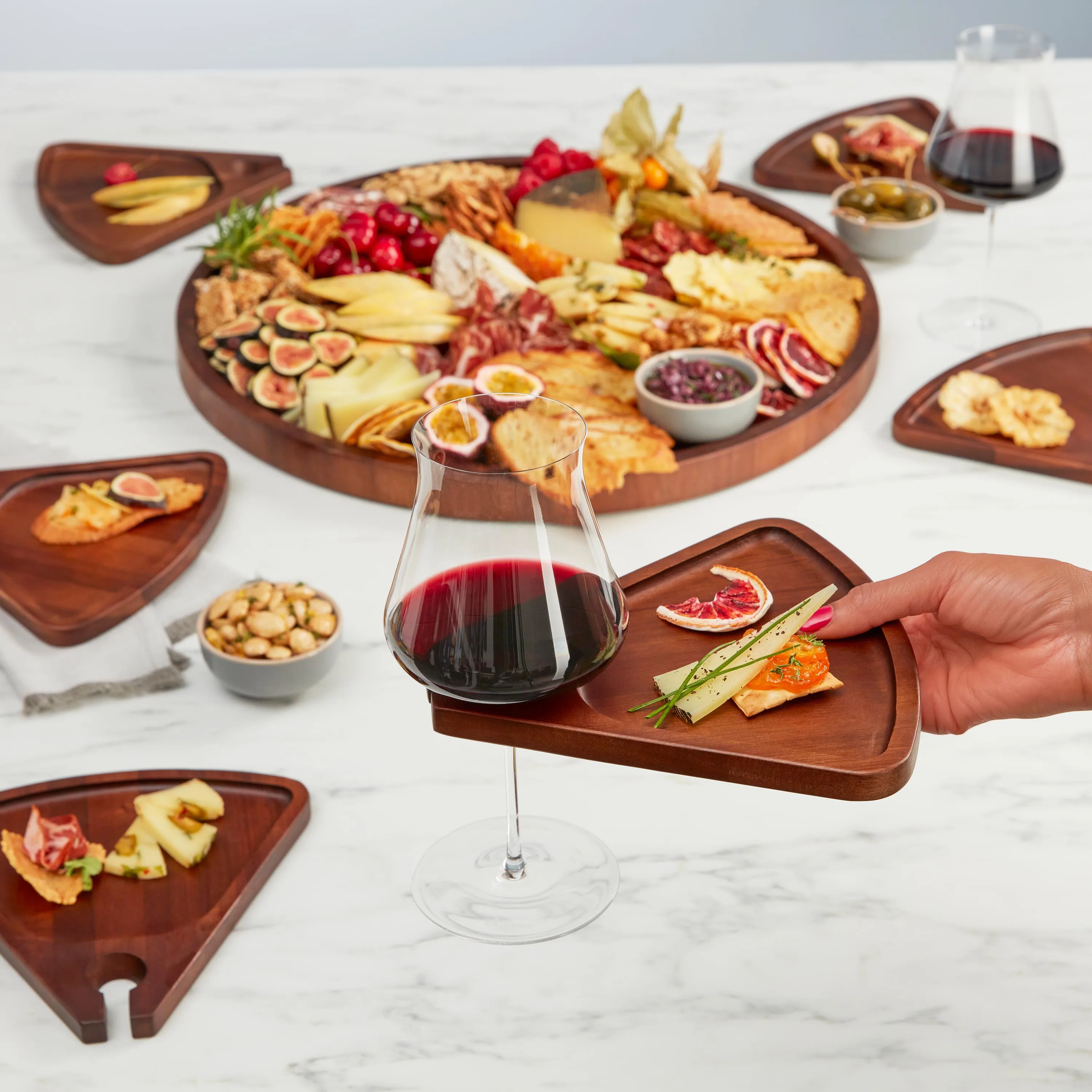 Wine Enthusiast Acacia Wood Serving Board/Cocktail Appetizer Plate w/Wine Glass Holder (7-Piece Set)