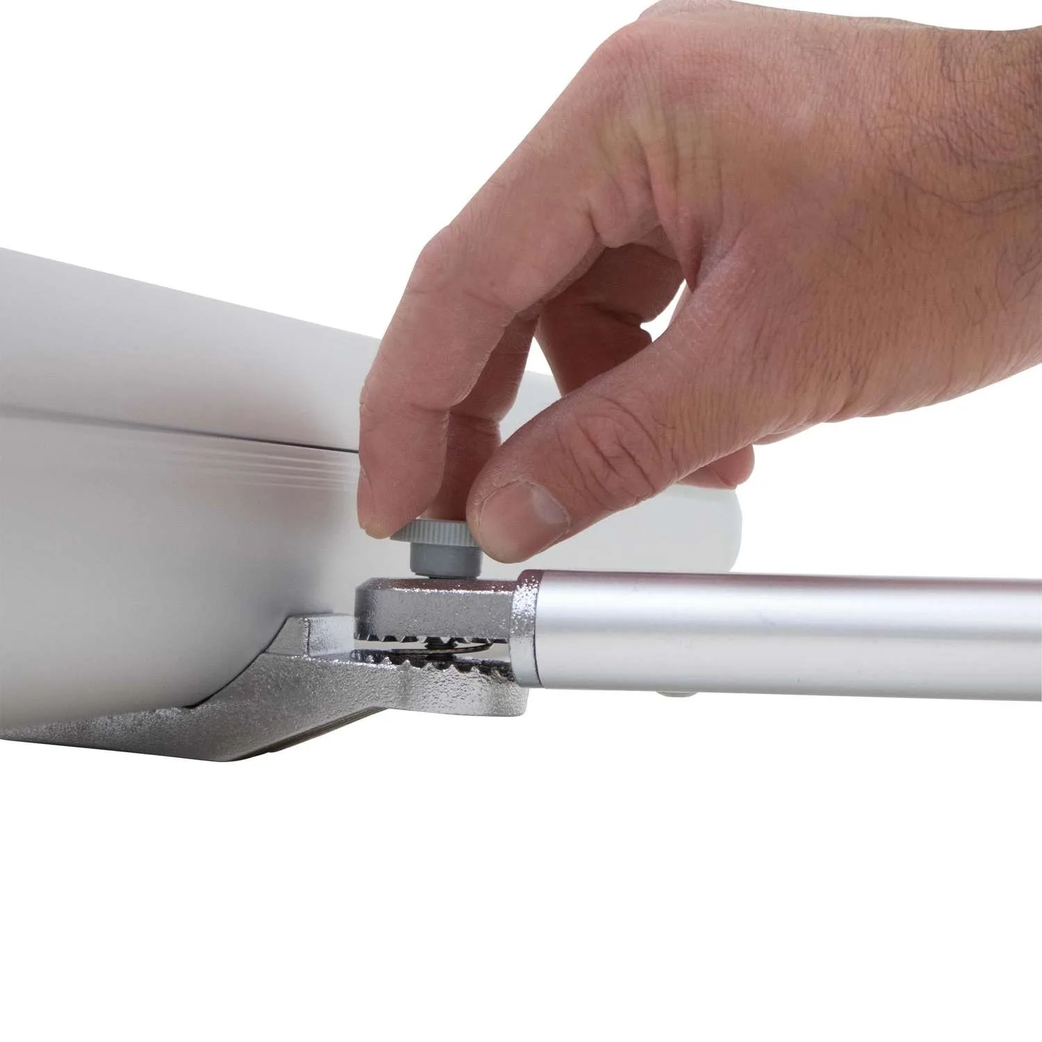 Plaza Retractor Hardware view 2