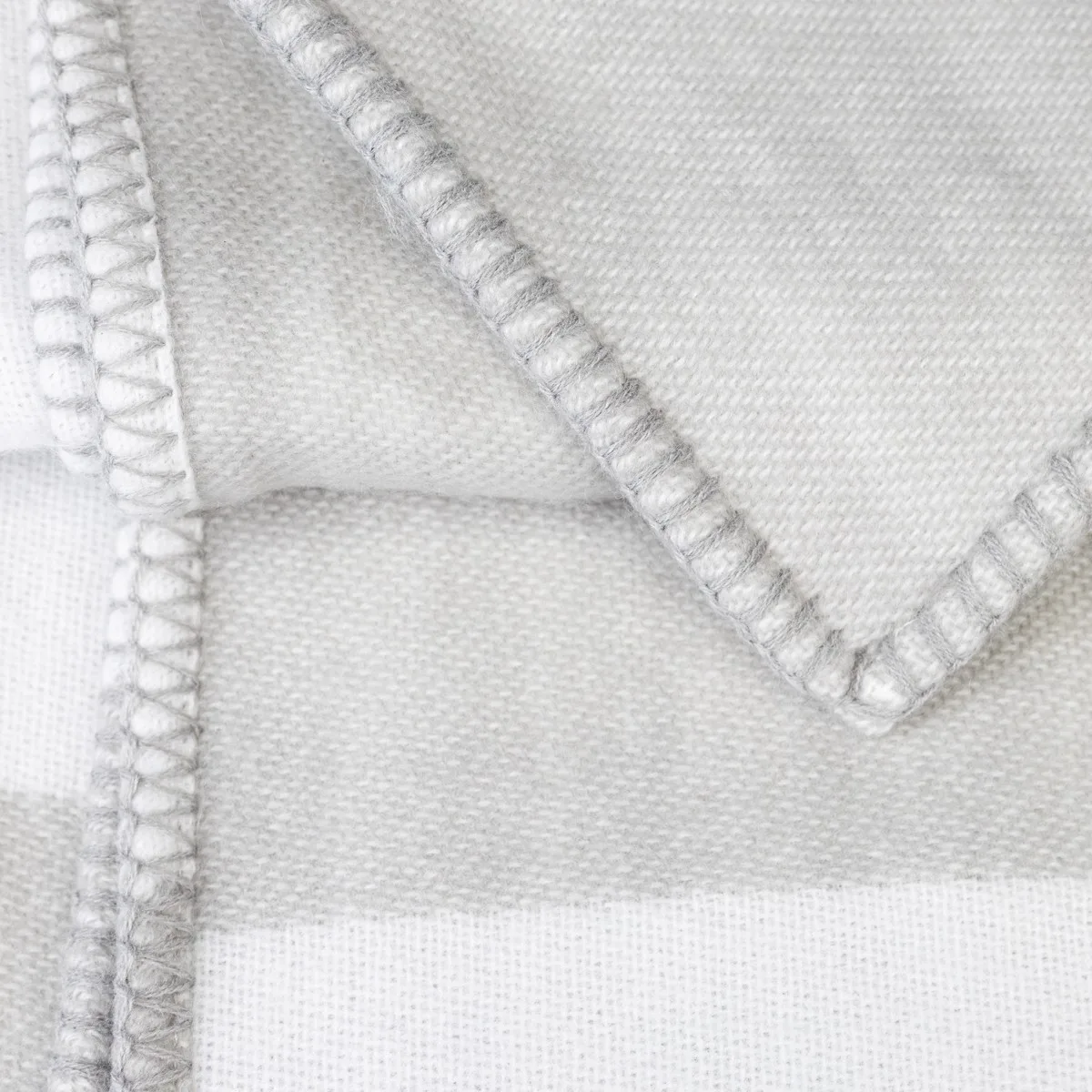 8072 NAVWHT Embroidery