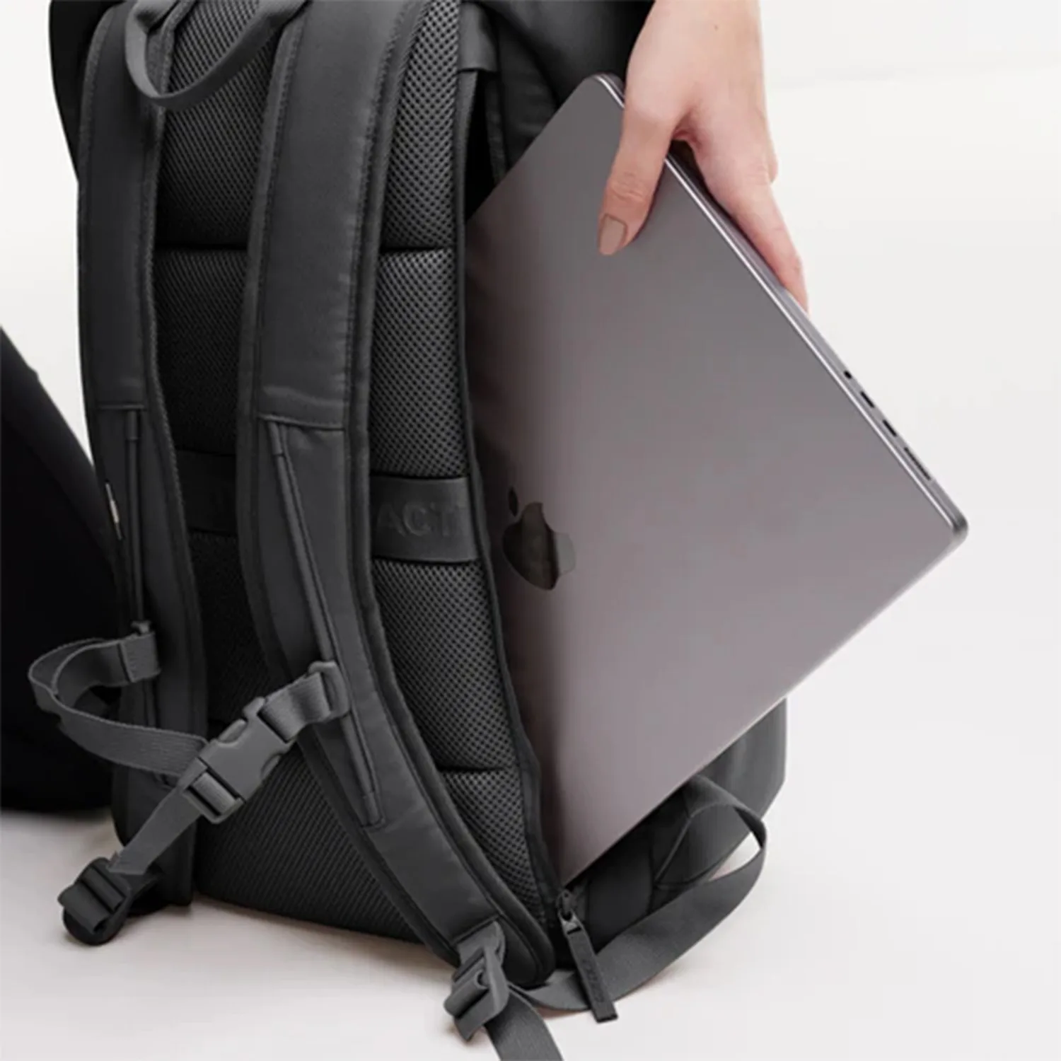 laptop chain