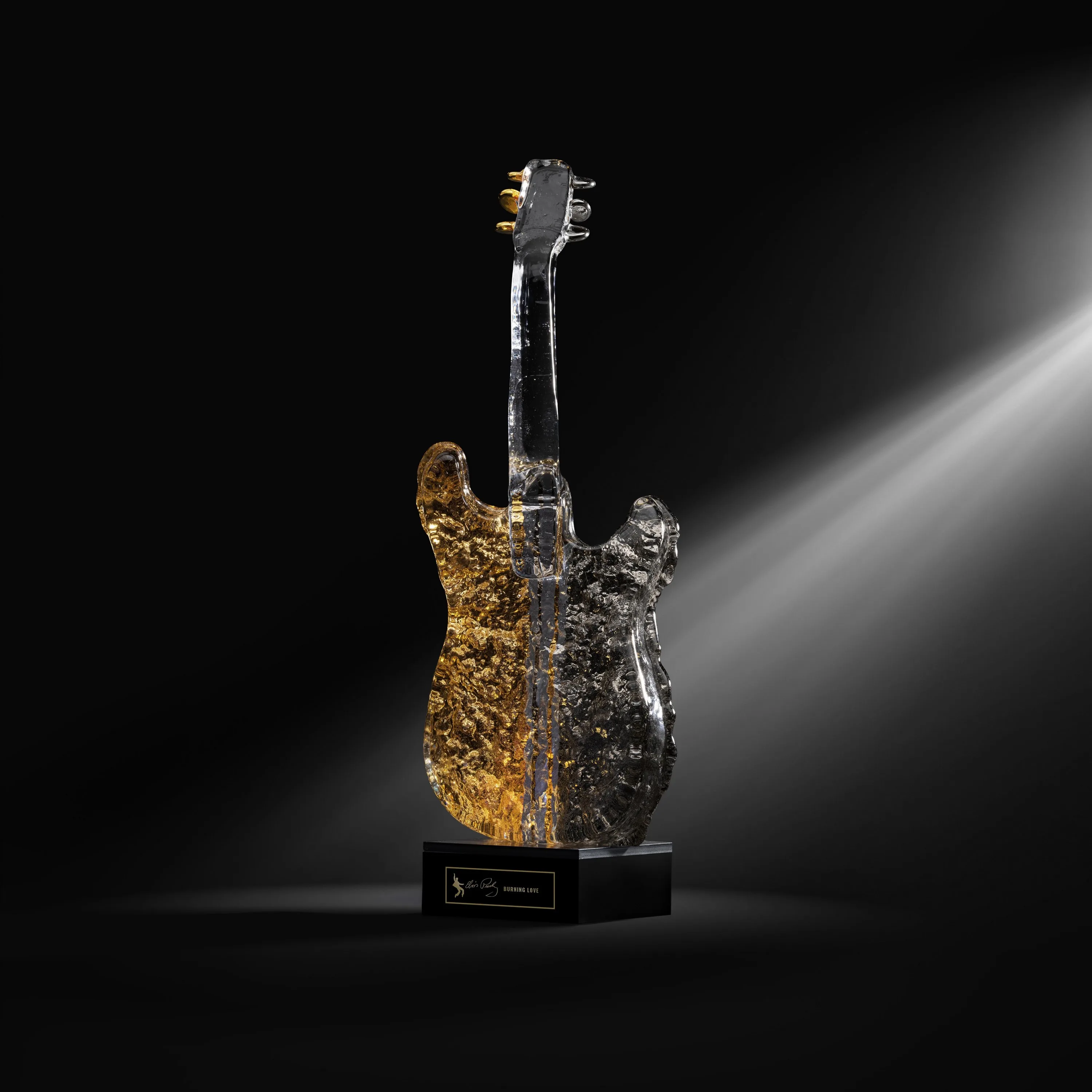 Kosta Boda Elvis P Guitar Burning Love Gold/Silver