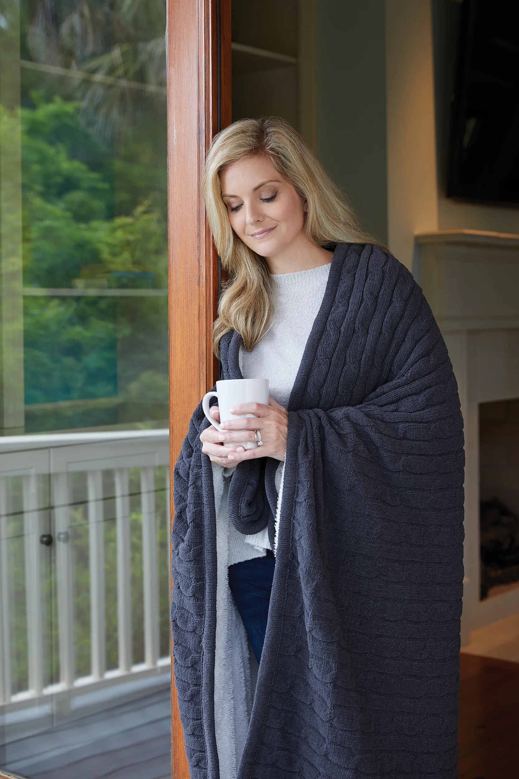 Cable Knit Lambswool Blanket (Laser Patch) view 7