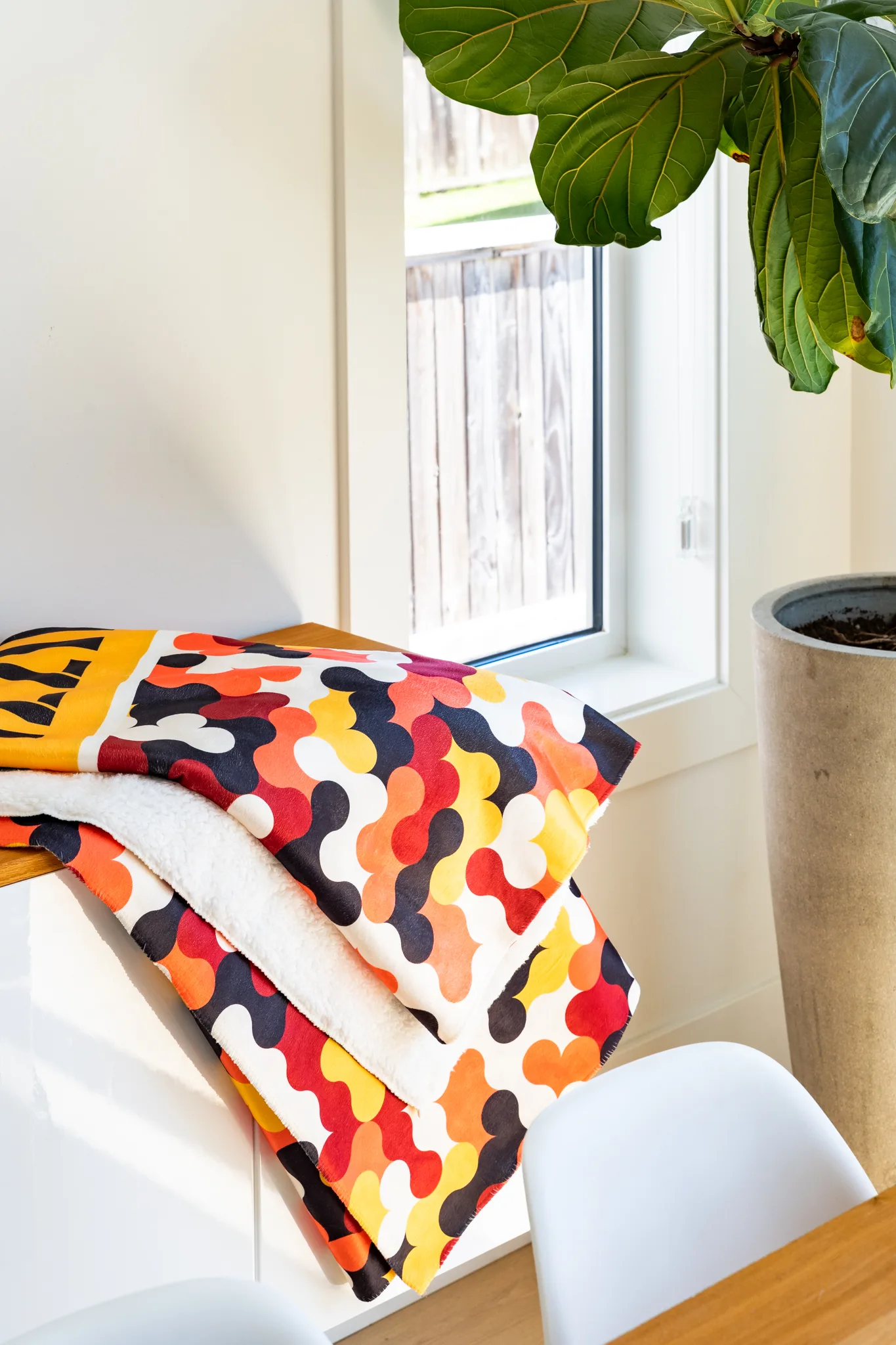 EPICOLOR Sherpa Throw - 50" x 60" view 2
