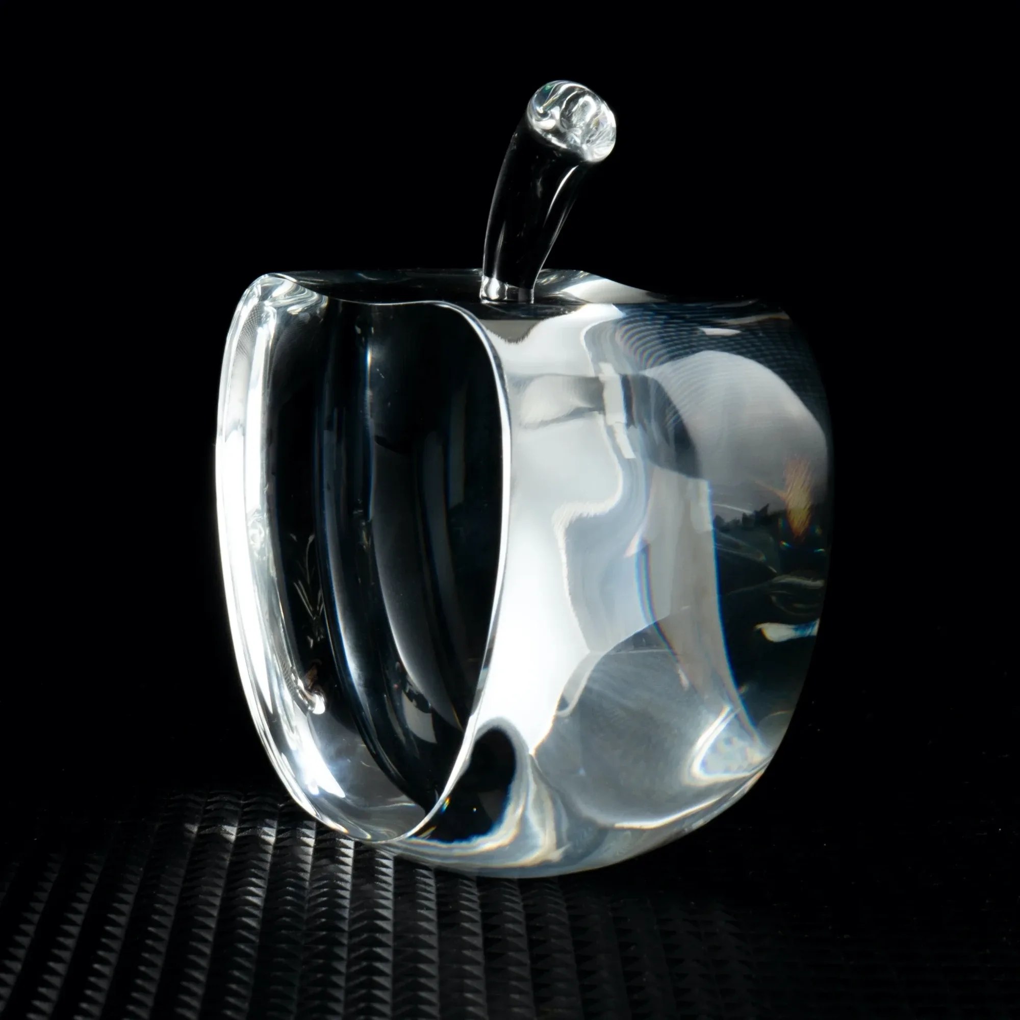 Rylan Apple view 3