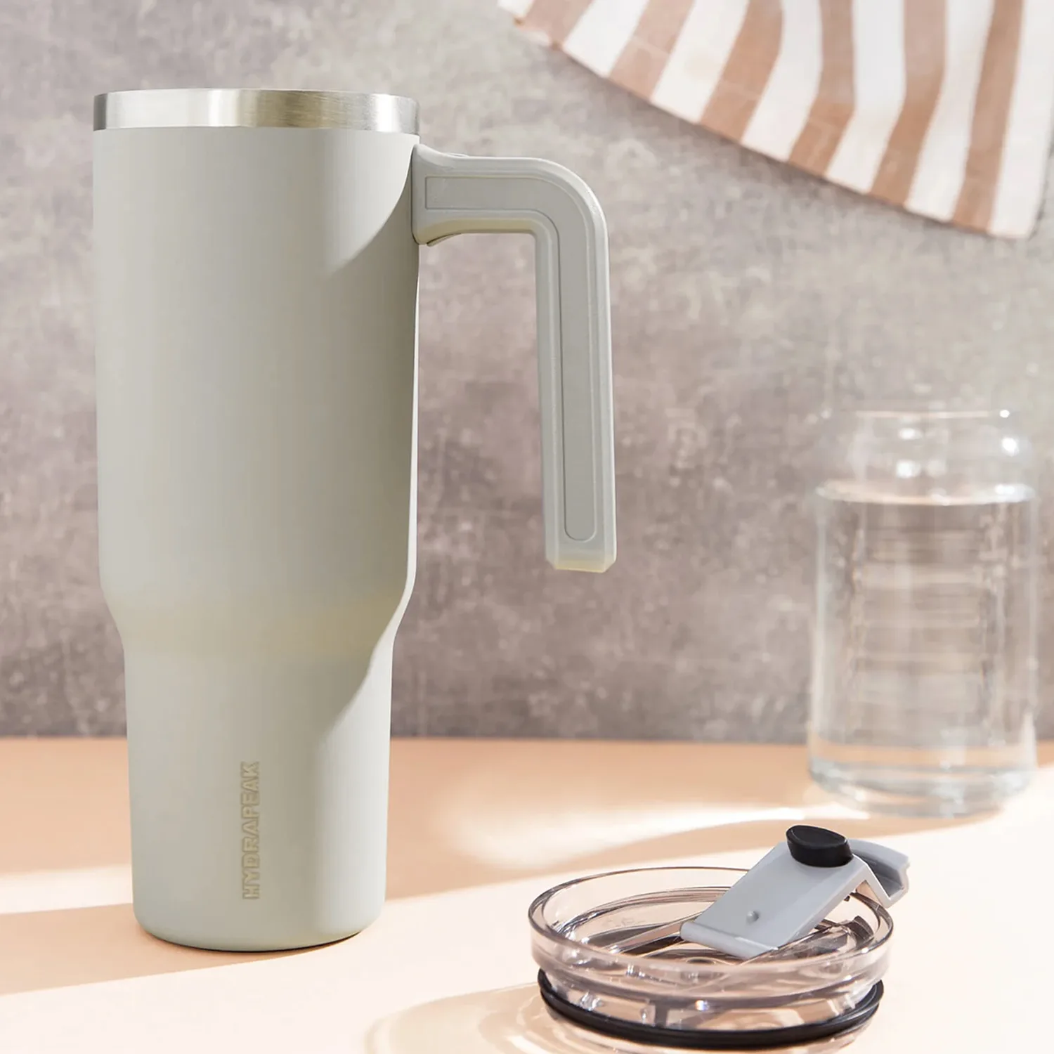 32 oz Hydrapeak® Stainless Steel Insulated Tumbler With Handle and Straw Lid view 3
