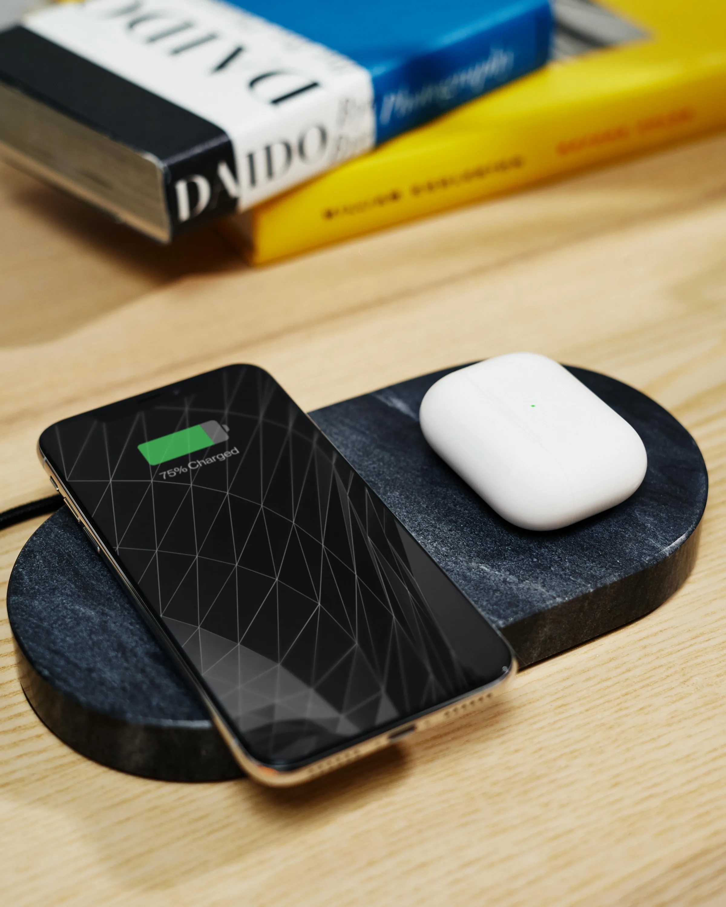 Einova Dual Charging Stone w/Two Wireless 10W Qi Charging Spots - Black Marble