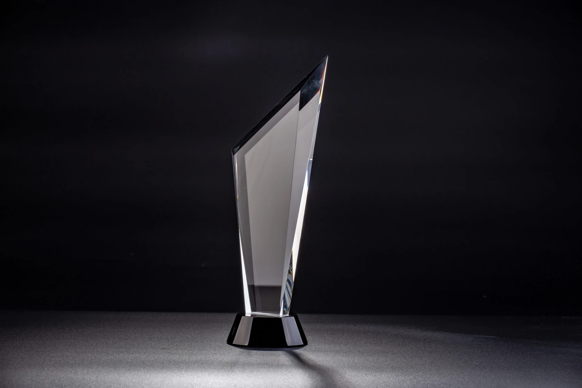 Reyna Award (4"x2.6"x11.4)