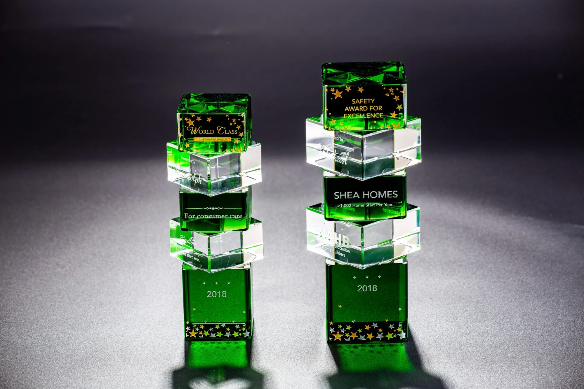 Twilear Crystal Green Award (2.4"x2.4"x7.9")